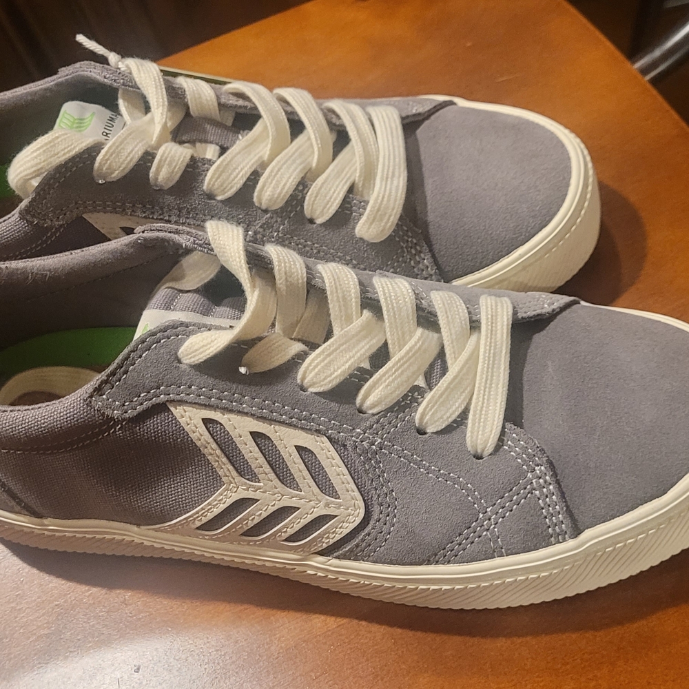 Cariuma Gray Sneakers with Cream Laces - Picture 2 of 5
